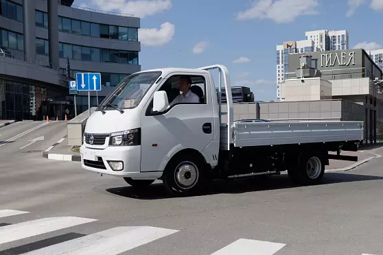 DONGFENG EV200 бортовой с тентом